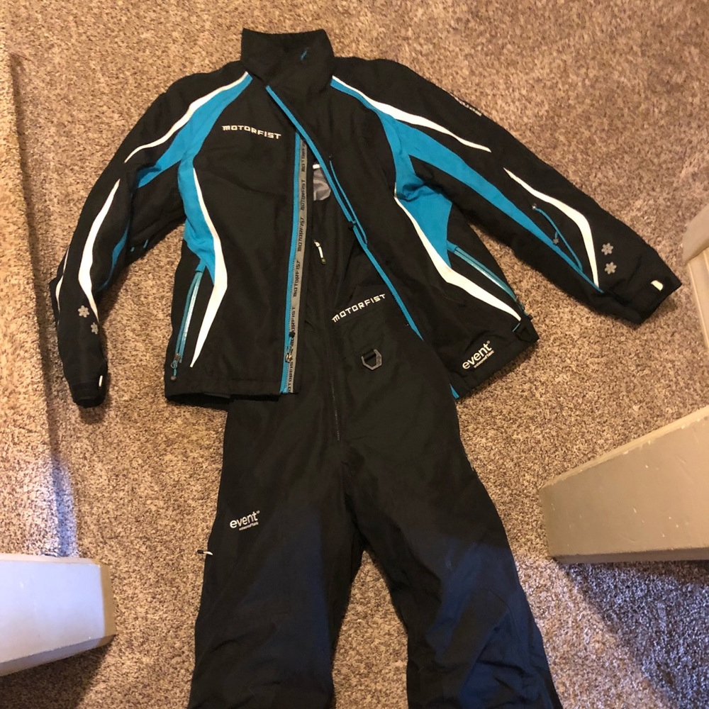 Motor fist snowmobile coat and bibs